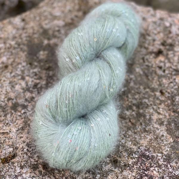 mohair-seide-pailetten-handgefärbt-pistazieneis